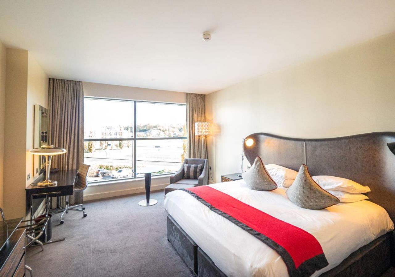 Brooklands Hotel & Spa Вейбридж Экстерьер фото