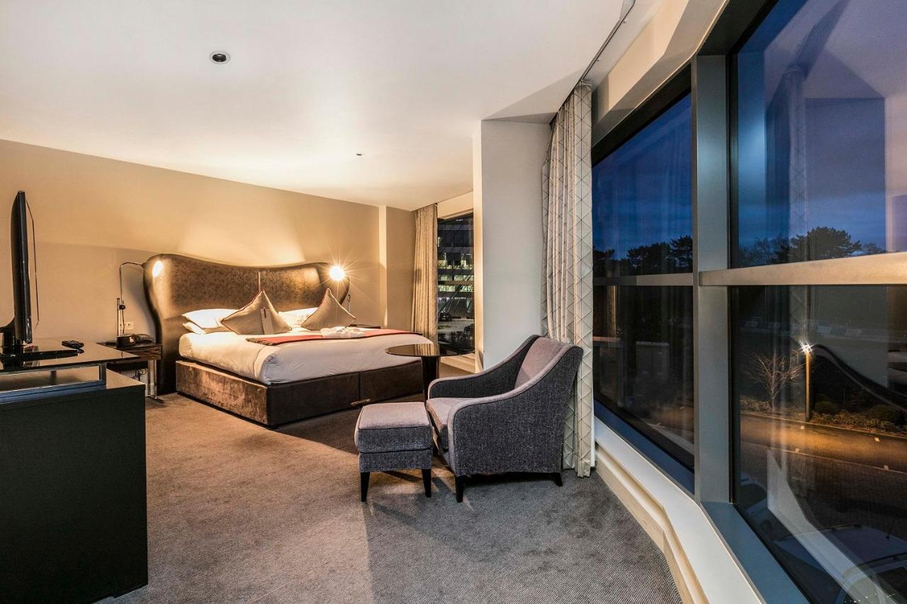 Brooklands Hotel & Spa Вейбридж Экстерьер фото