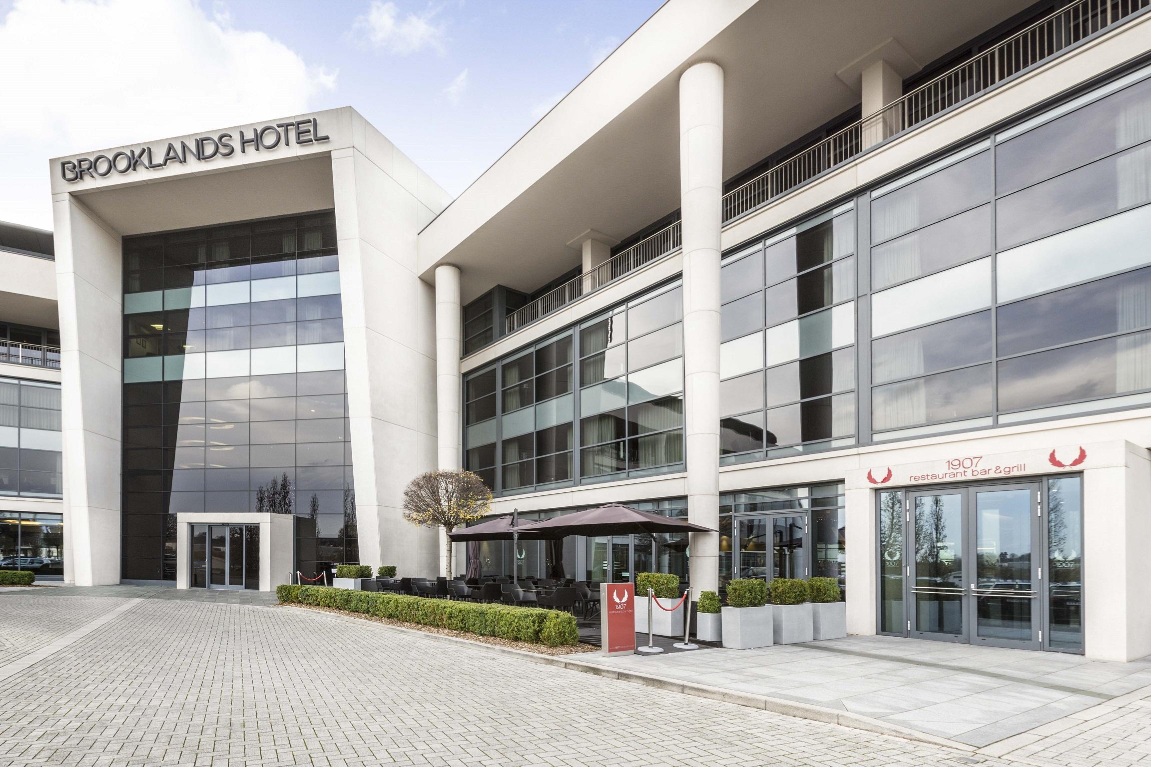 Brooklands Hotel & Spa Вейбридж Экстерьер фото